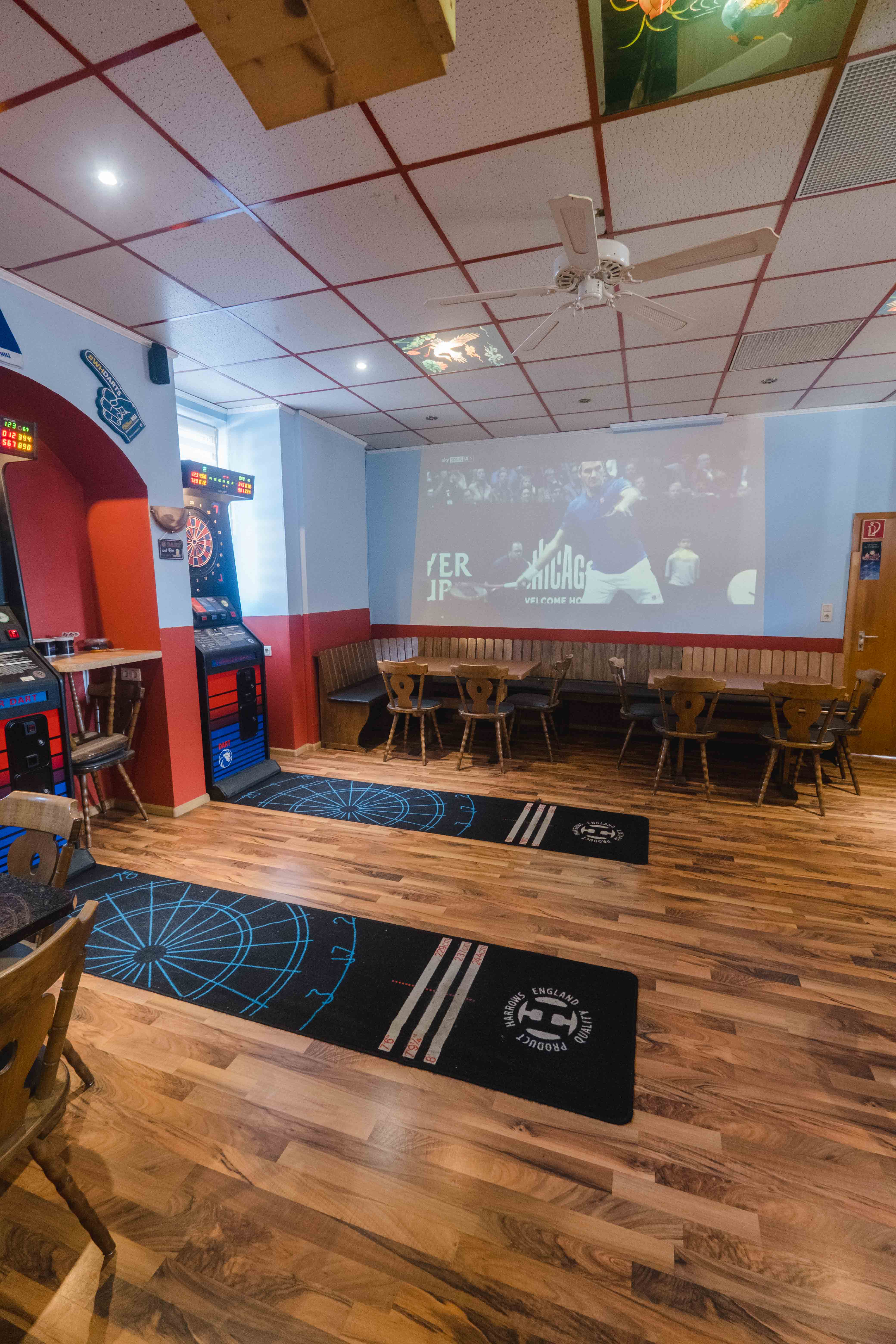 Bistro mit Leinwand